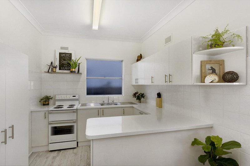 Photo - 10 Lido Avenue, North Narrabeen NSW 2101 - Image 4