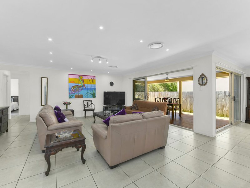 Photo - 10 Lillydale Street, Carseldine QLD 4034 - Image 5