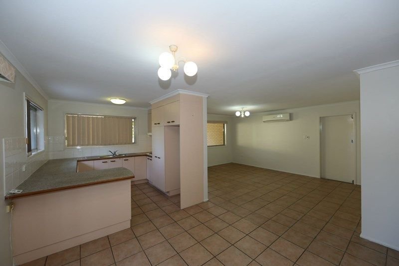 Photo - 10 Lilyvale Street, Mansfield QLD 4122 - Image 2