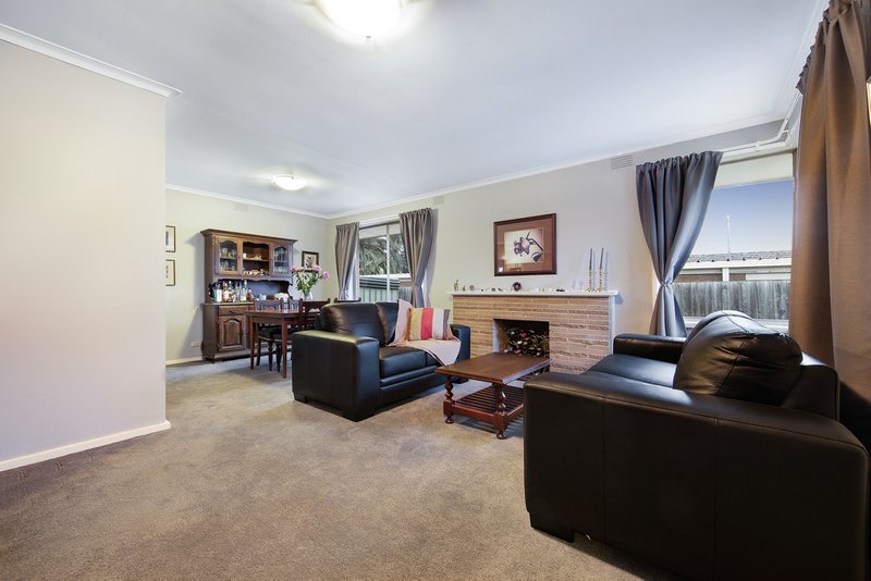 Photo - 10 Lindisfarne Drive, Burwood East VIC 3151 - Image 3