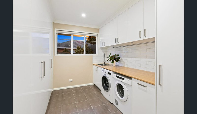 Photo - 10 Lindwood Avenue, Altona VIC 3018 - Image 3