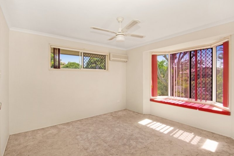 Photo - 10 Linthaven Drive, Rothwell QLD 4022 - Image 6