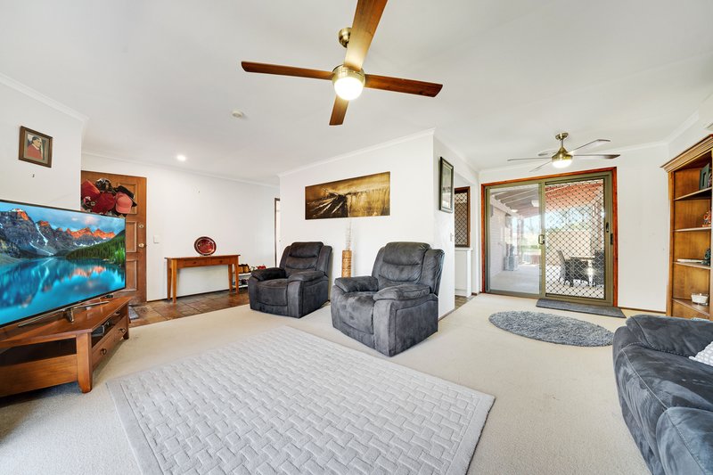 Photo - 10 Lintrose Court, Edens Landing QLD 4207 - Image 14