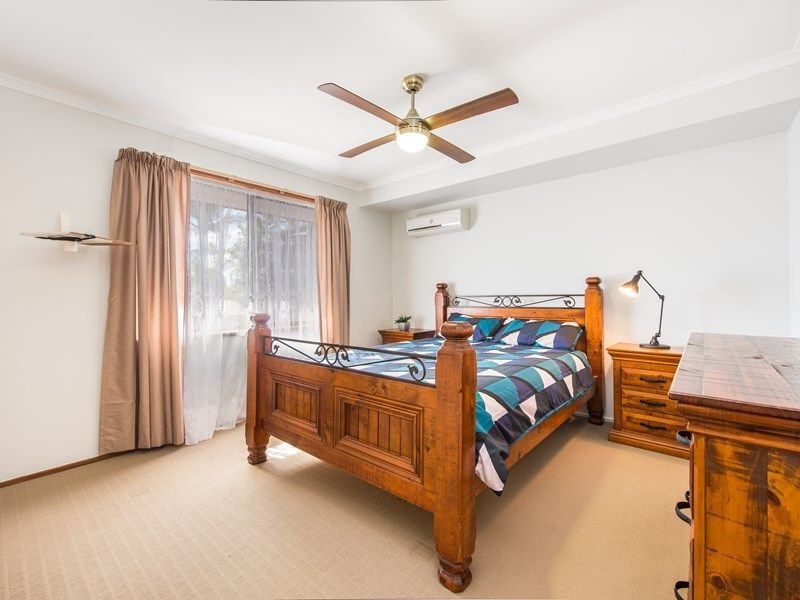 Photo - 10 Lintrose Court, Edens Landing QLD 4207 - Image 17