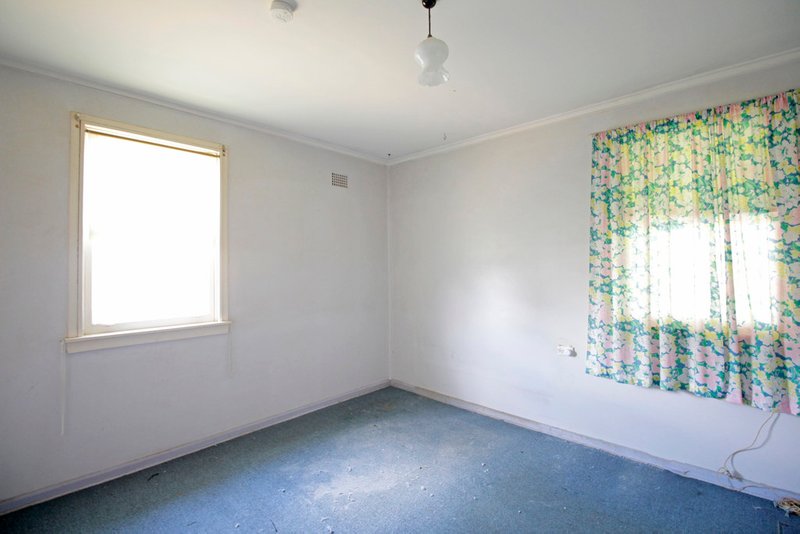 Photo - 10 Lister Avenue, Cabramatta West NSW 2166 - Image 4