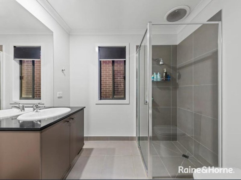 Photo - 10 Liwen Street, Clyde North VIC 3978 - Image 4