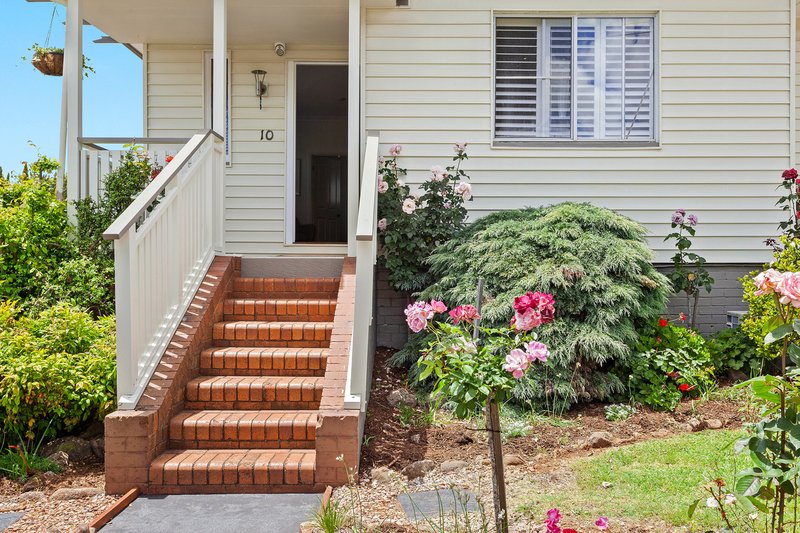 Photo - 10 Llewellyn Street, Centenary Heights QLD 4350 - Image 1
