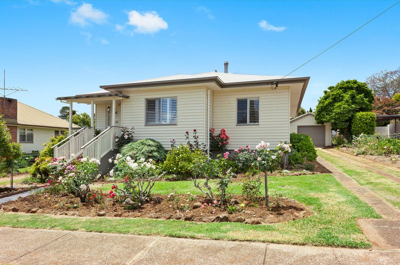 Photo - 10 Llewellyn Street, Centenary Heights QLD 4350 - Image 2