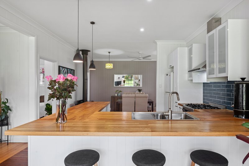 Photo - 10 Llewellyn Street, Centenary Heights QLD 4350 - Image 3