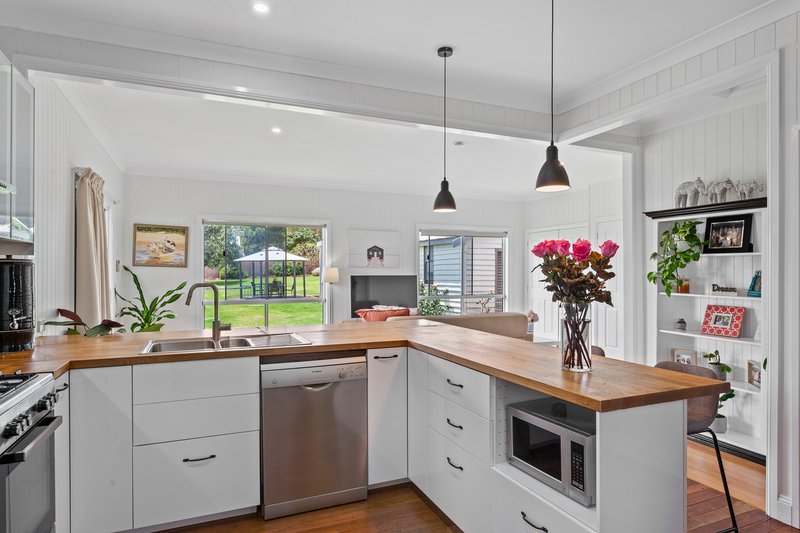 Photo - 10 Llewellyn Street, Centenary Heights QLD 4350 - Image 4