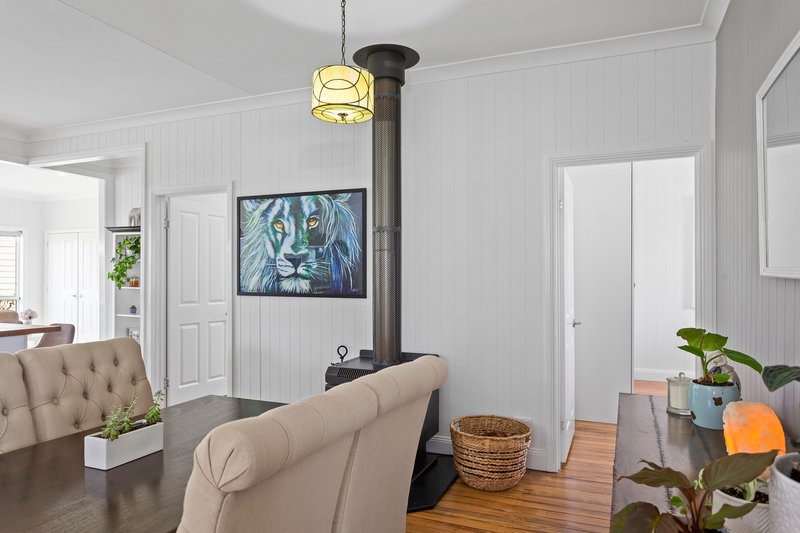 Photo - 10 Llewellyn Street, Centenary Heights QLD 4350 - Image 5