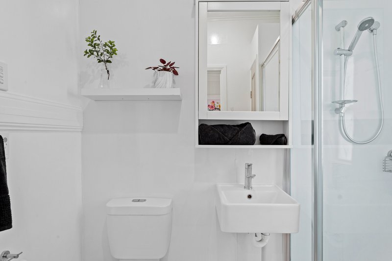 Photo - 10 Llewellyn Street, Centenary Heights QLD 4350 - Image 9