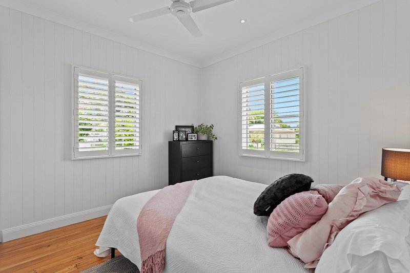 Photo - 10 Llewellyn Street, Centenary Heights QLD 4350 - Image 10