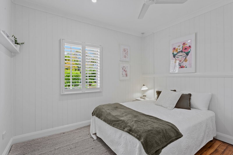 Photo - 10 Llewellyn Street, Centenary Heights QLD 4350 - Image 11