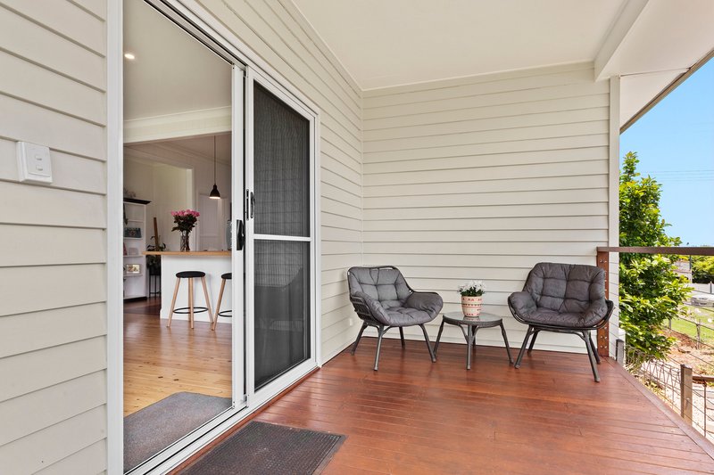 Photo - 10 Llewellyn Street, Centenary Heights QLD 4350 - Image 13