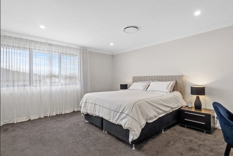 Photo - 10 Lomatia Street, Karawatha QLD 4117 - Image 11