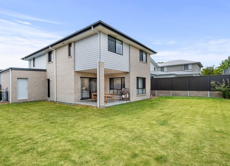Photo - 10 Lomatia Street, Karawatha QLD 4117 - Image 13