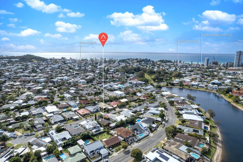 Photo - 10 Lorikeet Lane, Burleigh Waters QLD 4220 - Image 4