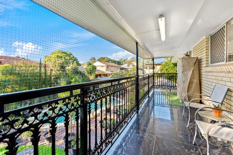 Photo - 10 Lorrimore Street, Macgregor QLD 4109 - Image 11