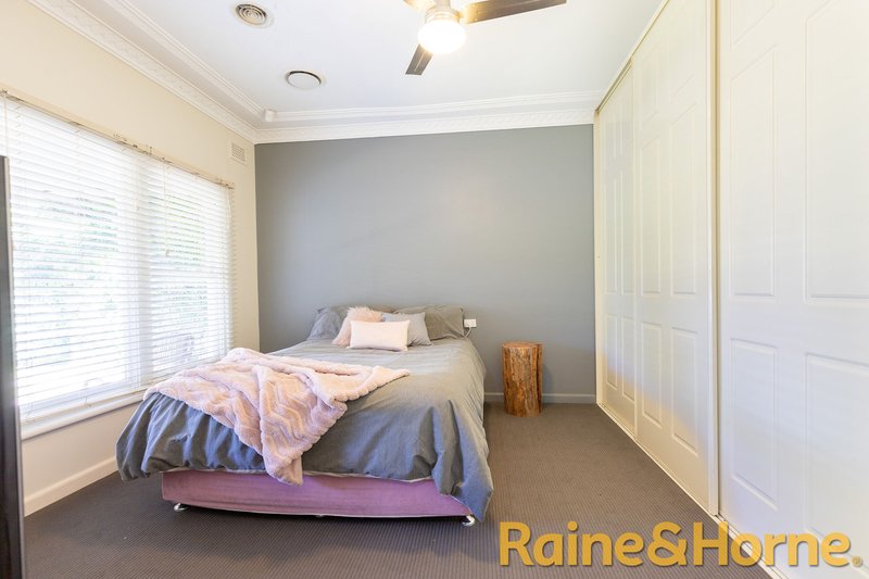 Photo - 10 Lovett Avenue, Dubbo NSW 2830 - Image 5