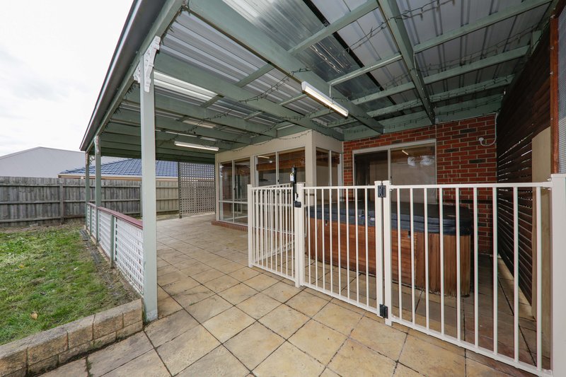 Photo - 10 Lowanna Street, Berwick VIC 3806 - Image 9