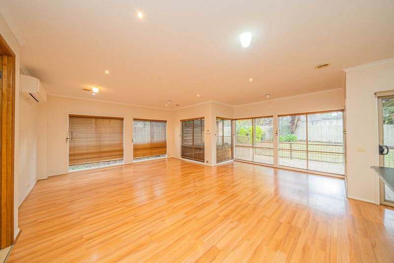 Photo - 10 Lowanna Street, Berwick VIC 3806 - Image 13