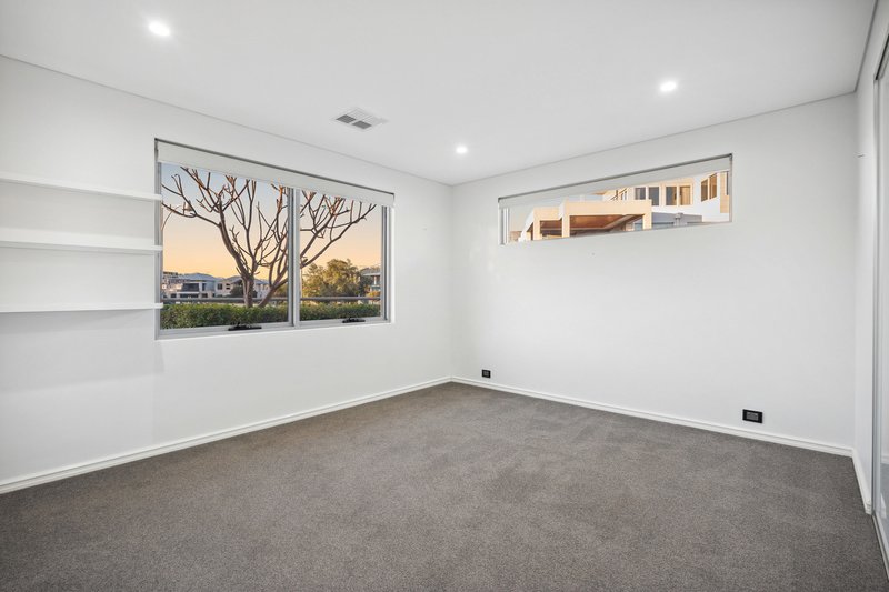 Photo - 10 Lucretia Circle, North Coogee WA 6163 - Image 25