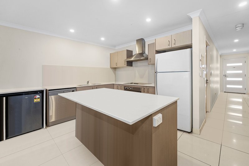 Photo - 10 Lucy Street, Albion QLD 4010 - Image 3