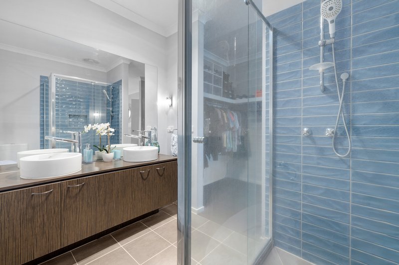 Photo - 10 Lumina Avenue, Cranbourne North VIC 3977 - Image 9