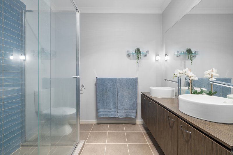 Photo - 10 Lumina Avenue, Cranbourne North VIC 3977 - Image 10