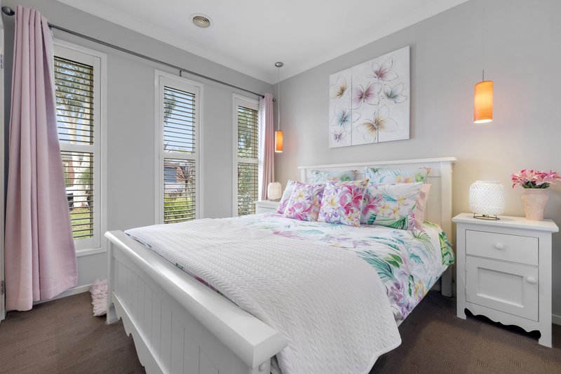 Photo - 10 Lumina Avenue, Cranbourne North VIC 3977 - Image 12