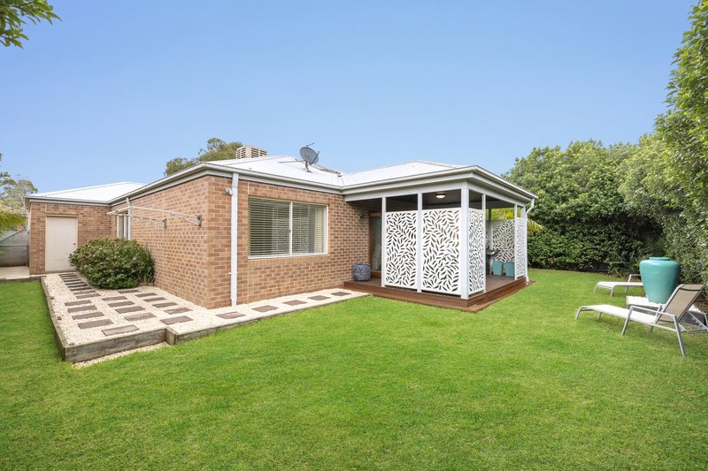 Photo - 10 Lumina Avenue, Cranbourne North VIC 3977 - Image 18