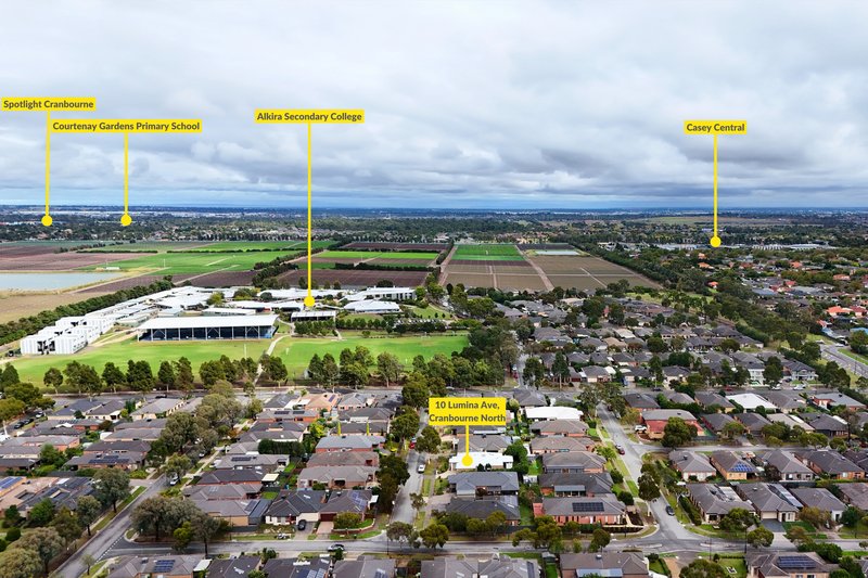 Photo - 10 Lumina Avenue, Cranbourne North VIC 3977 - Image 20