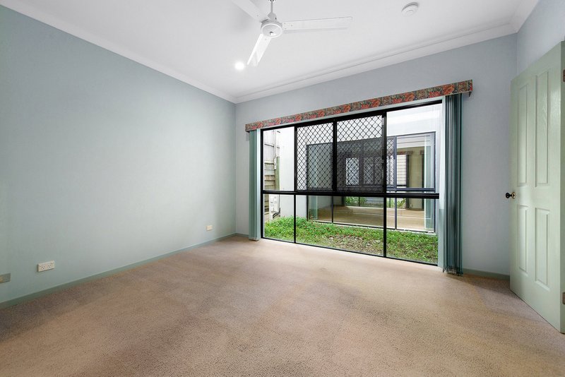 Photo - 10 Lynford Place, Bridgeman Downs QLD 4035 - Image 12