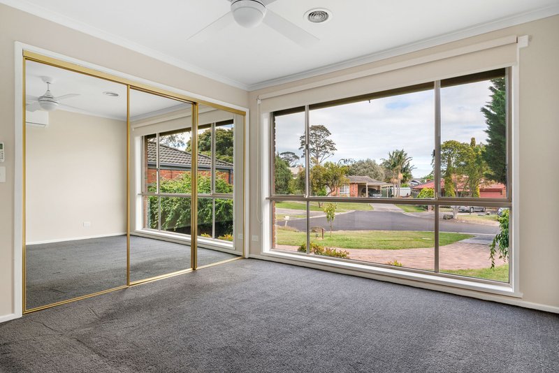 Photo - 10 Lynne Court, Langwarrin VIC 3910 - Image 3