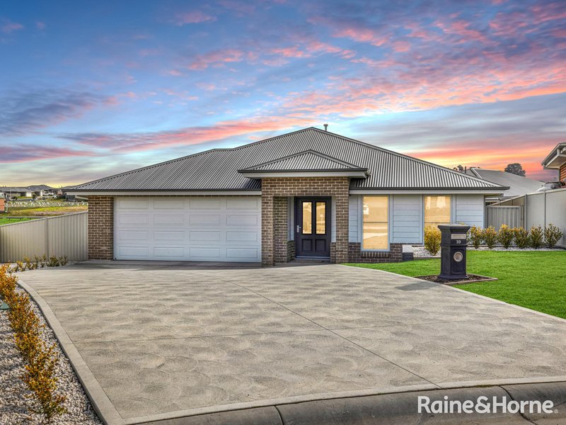 Photo - 10 Lyon Close, Kelso NSW 2795 - Image 1