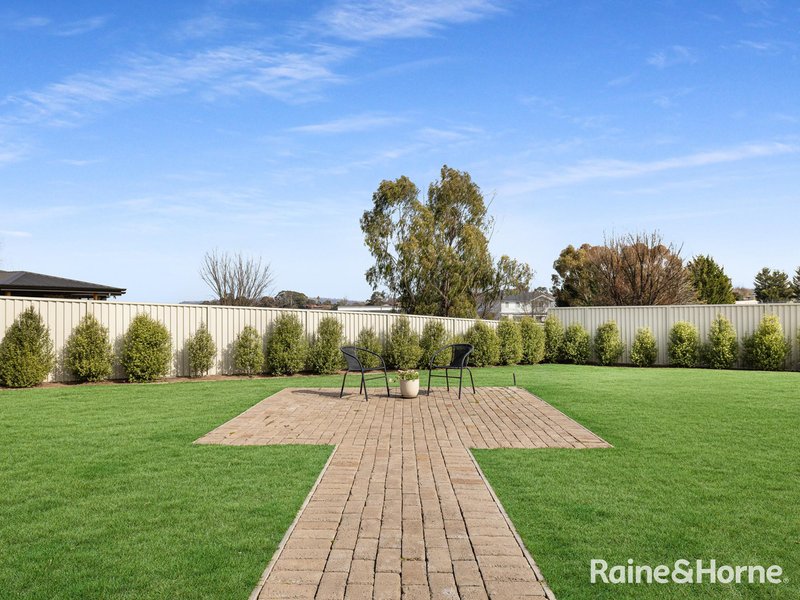 Photo - 10 Lyon Close, Kelso NSW 2795 - Image 16