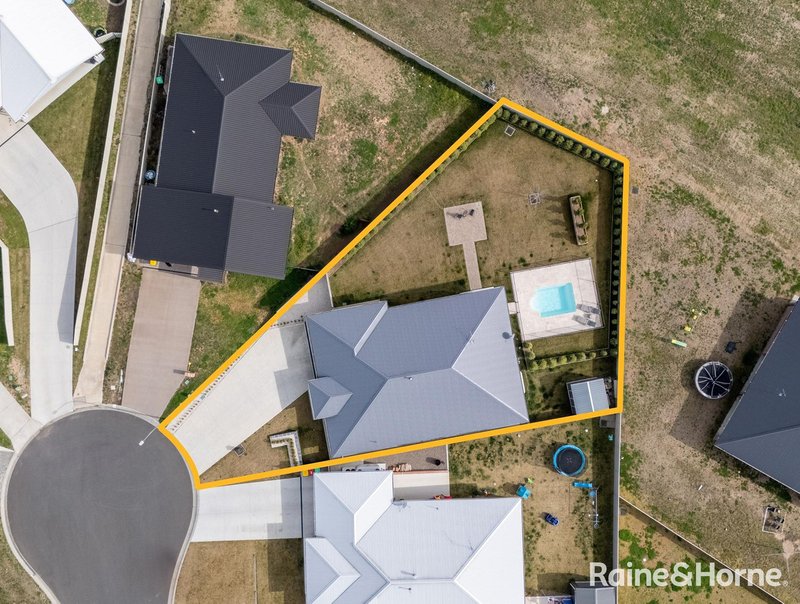 Photo - 10 Lyon Close, Kelso NSW 2795 - Image 18