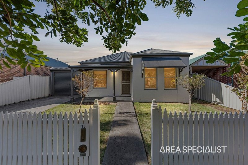 Photo - 10 Macalister Place, Pakenham VIC 3810 - Image 1