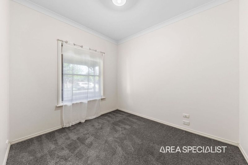 Photo - 10 Macalister Place, Pakenham VIC 3810 - Image 14