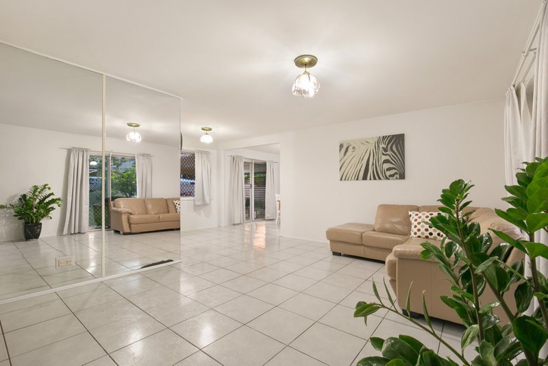 Photo - 10 Macbeth Street, Kingston QLD 4114 - Image 3