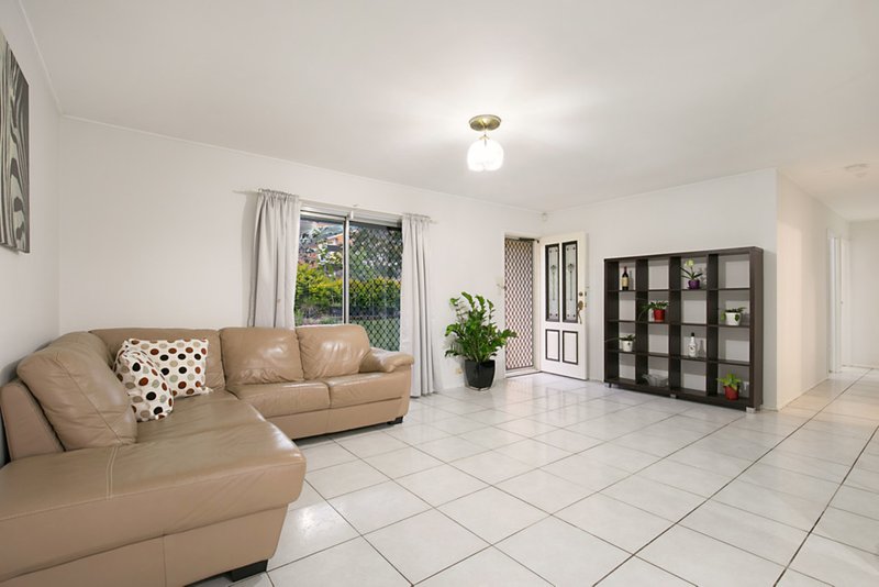 Photo - 10 Macbeth Street, Kingston QLD 4114 - Image 10