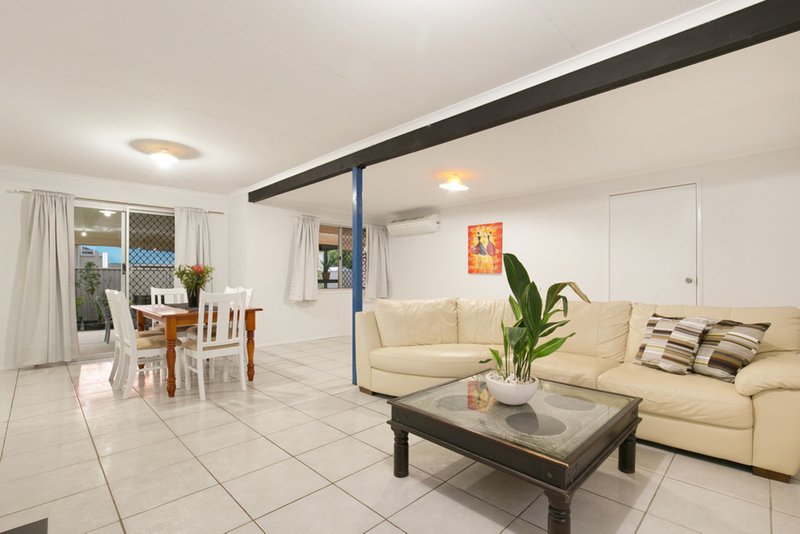 Photo - 10 Macbeth Street, Kingston QLD 4114 - Image 11