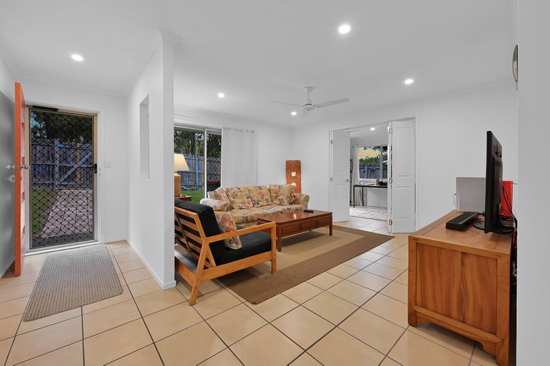 Photo - 10 Macfarlane Street, Riverhills QLD 4074 - Image 3