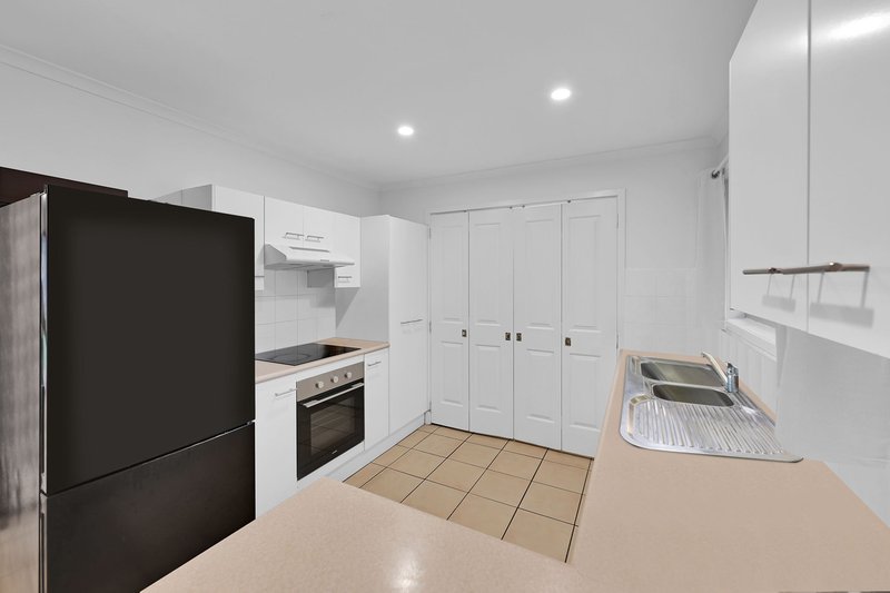 Photo - 10 Macfarlane Street, Riverhills QLD 4074 - Image 5