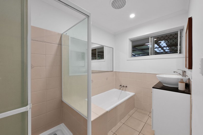Photo - 10 Macfarlane Street, Riverhills QLD 4074 - Image 9