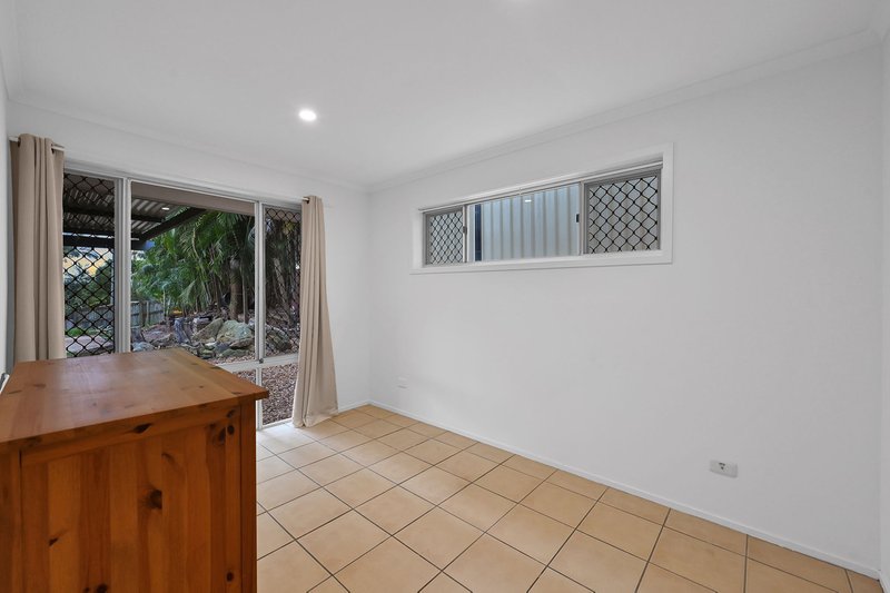 Photo - 10 Macfarlane Street, Riverhills QLD 4074 - Image 11