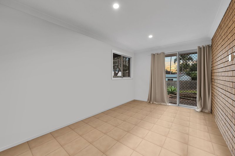 Photo - 10 Macfarlane Street, Riverhills QLD 4074 - Image 12
