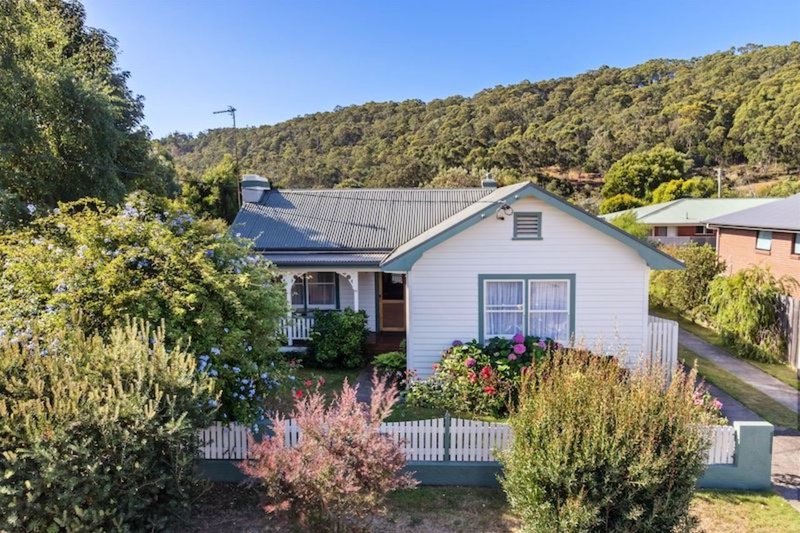 Photo - 10 Madeline Street, Latrobe TAS 7307 - Image 2