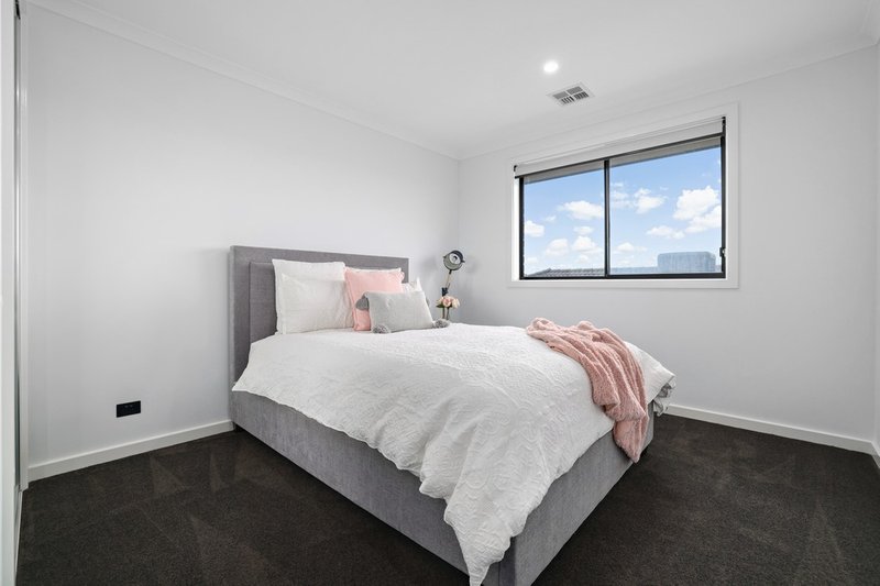 Photo - 10 Magdala Street, Werribee VIC 3030 - Image 15